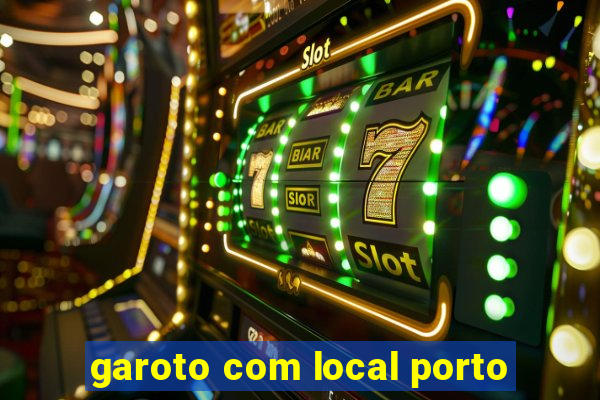 garoto com local porto